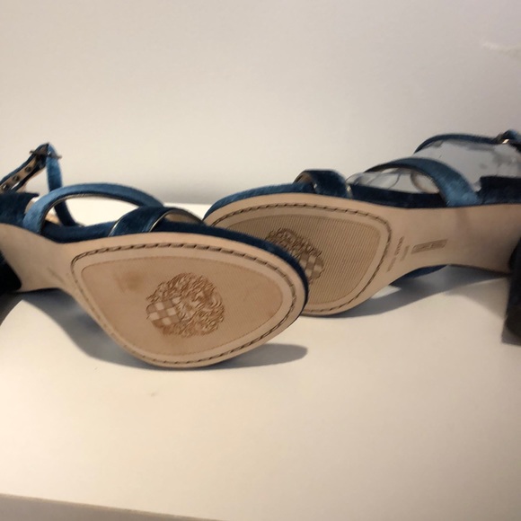 NWT Vince Camuto Velvet block heals - Picture 3 of 6